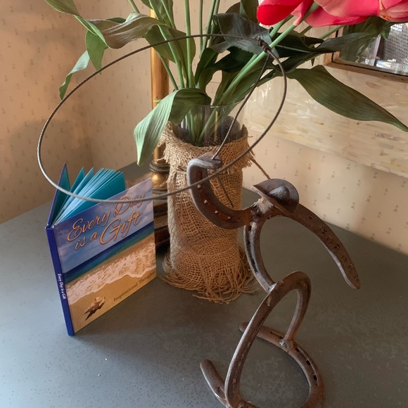 Horseshoe cowboy- metal art figure with wire lasso, HANDMADE, great condition. - Picture 6 of 6